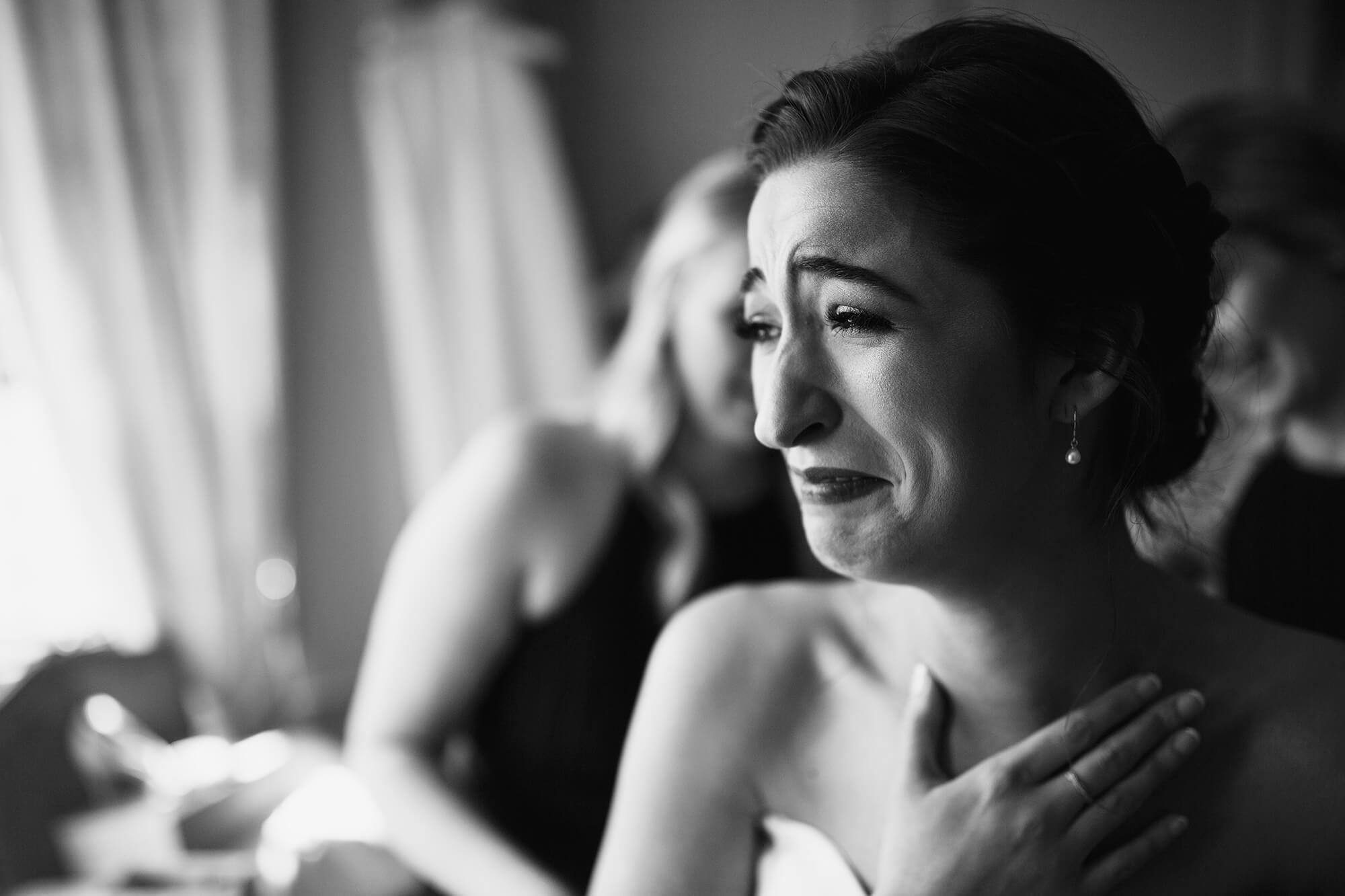 candid wedding photogrpahy of bride