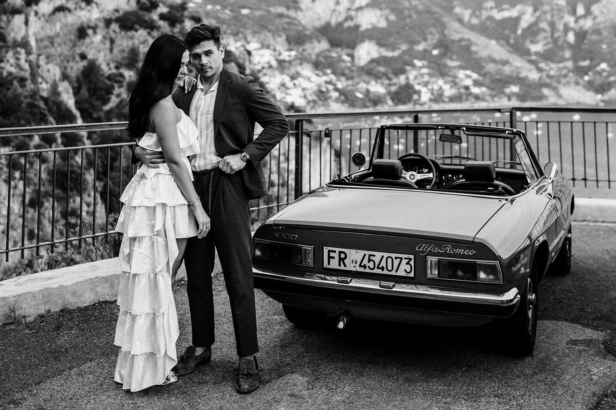 elopement photo of couple in Italy