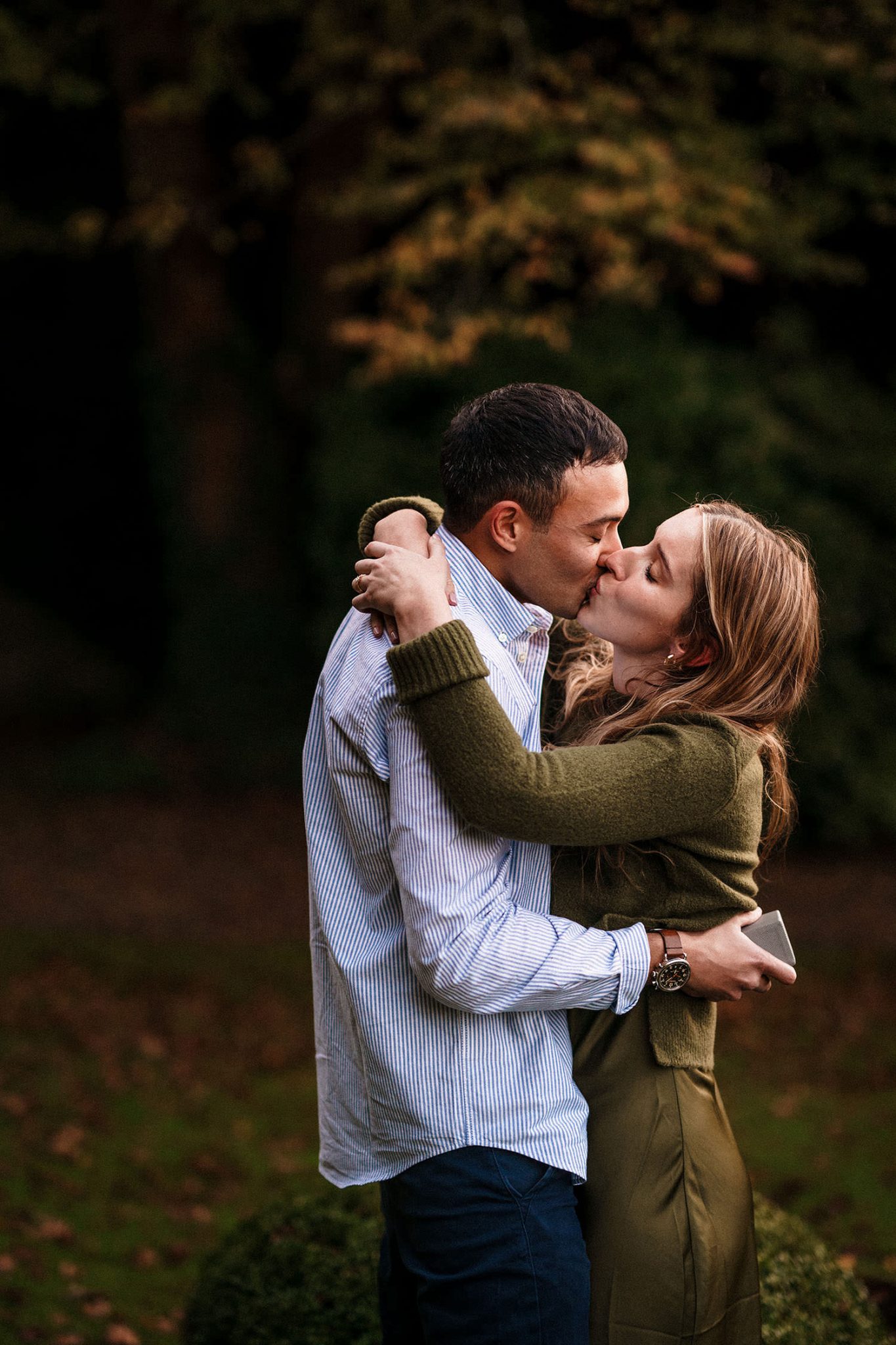 photo of couple in the cotswolds