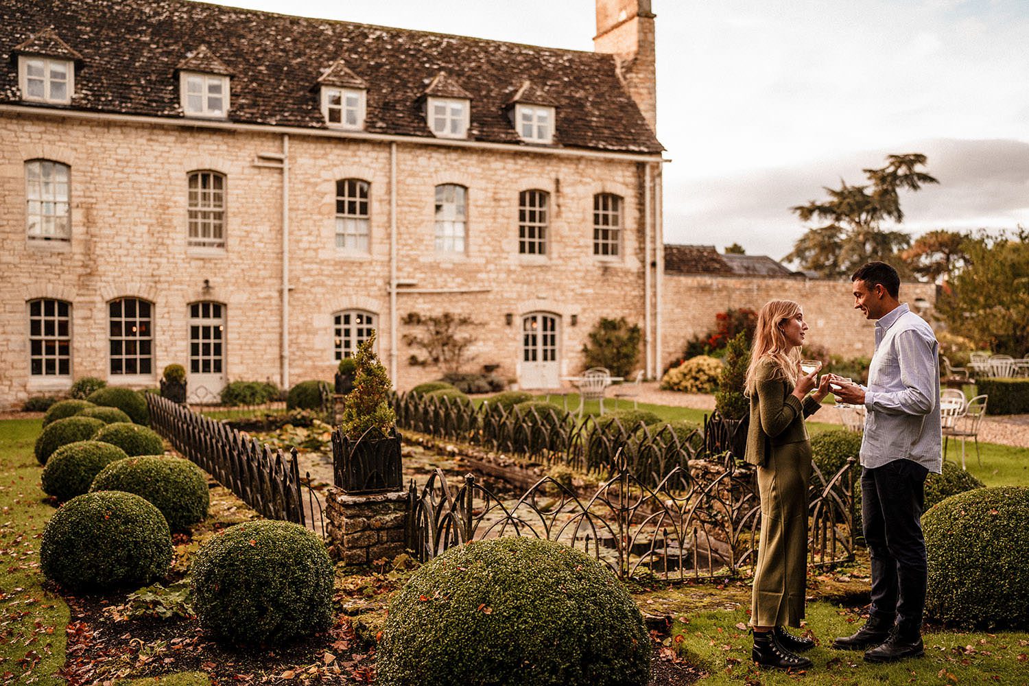 newly engaged couple in the cotswolds