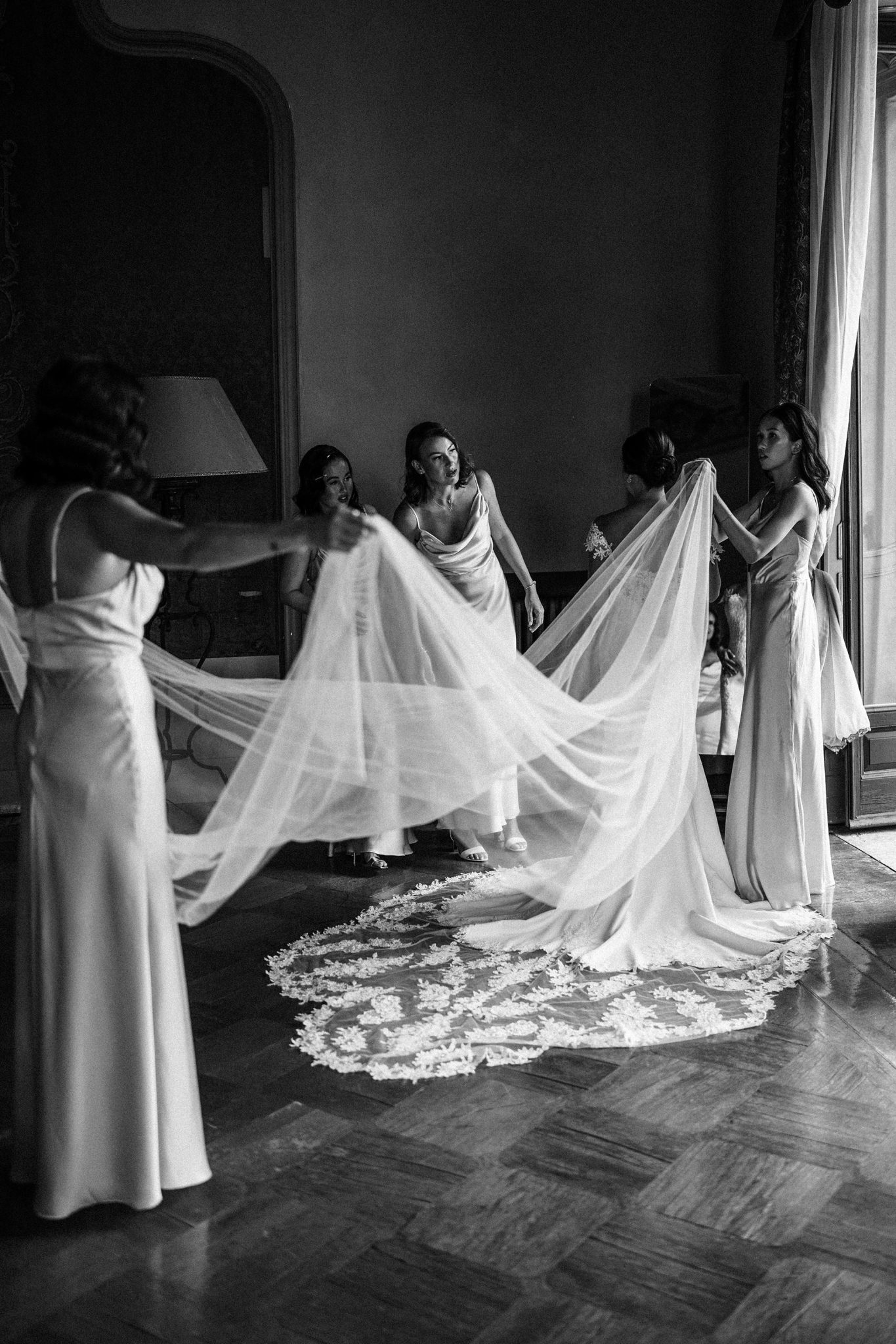 an editorial wedding photogrpahers images of a bride with her bridesmaids