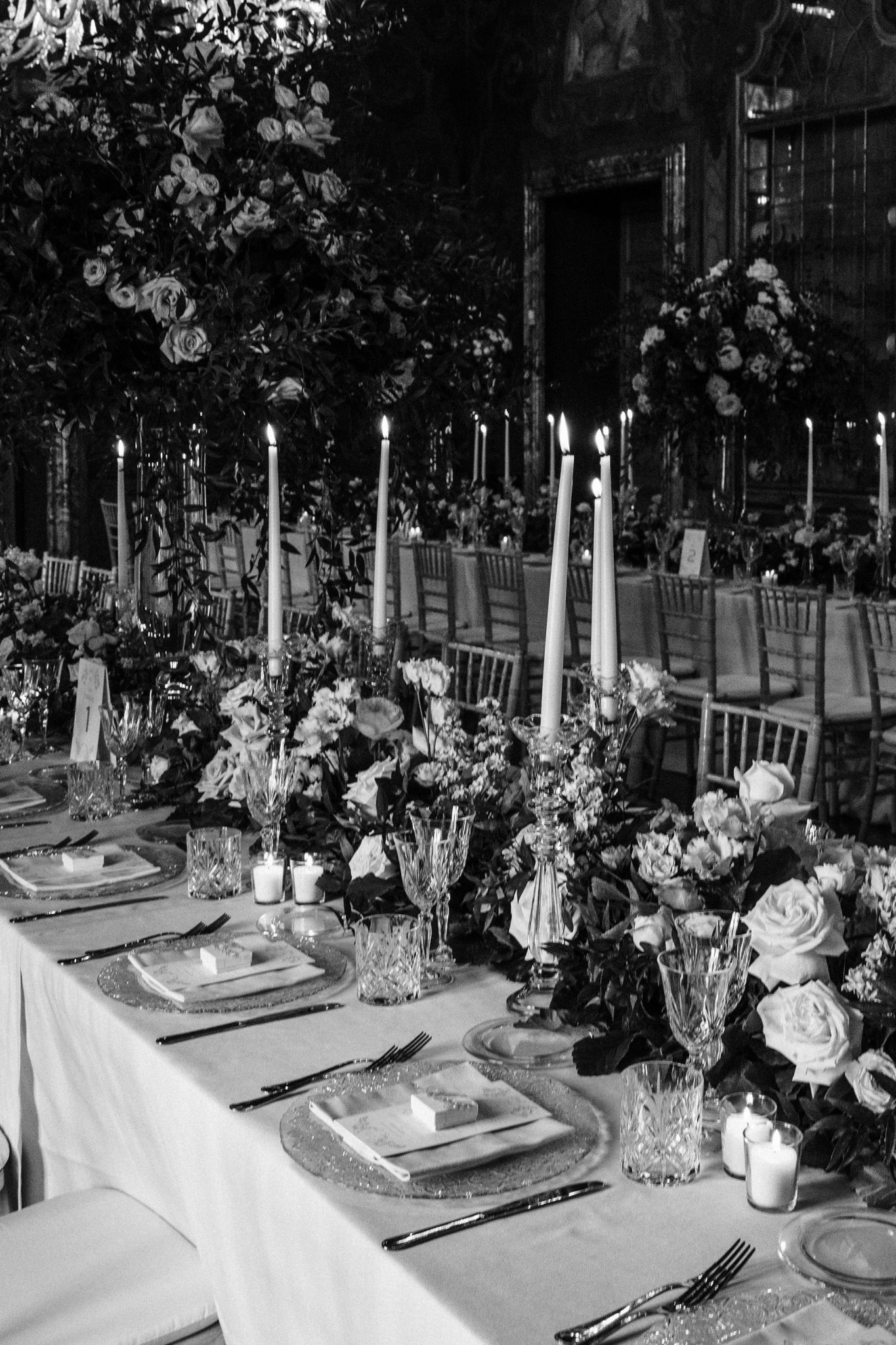 Wedding flowers in an editorial style in Italy