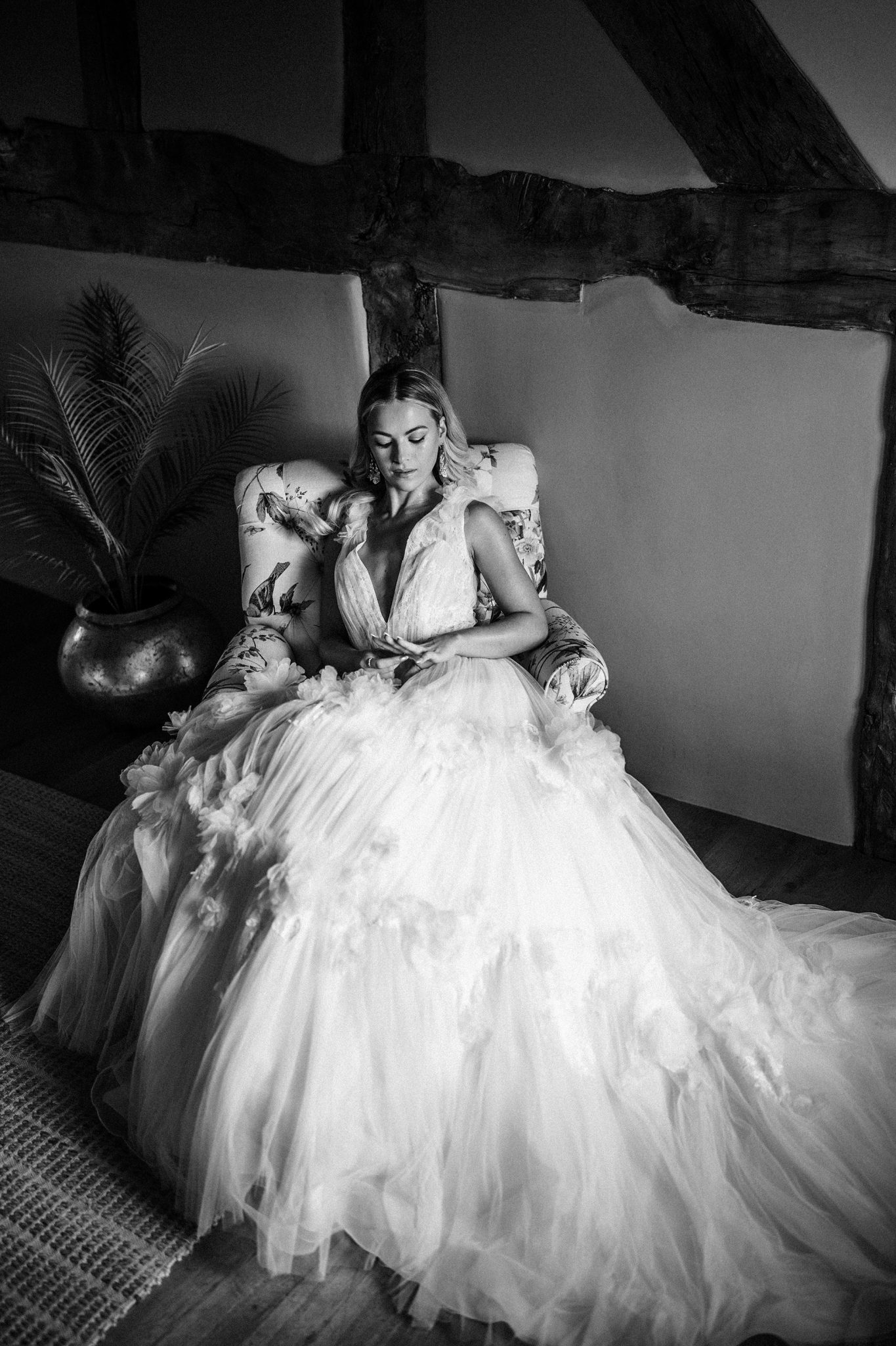 editorial wedding photo at scarlet hall