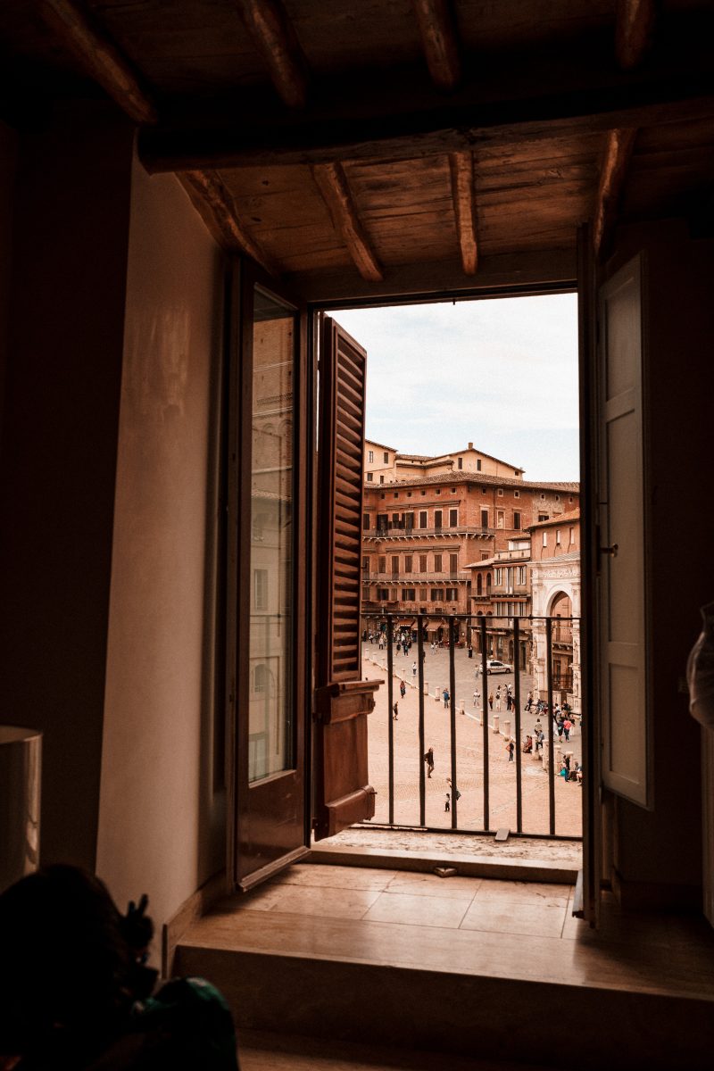 siena main square for wedding photo